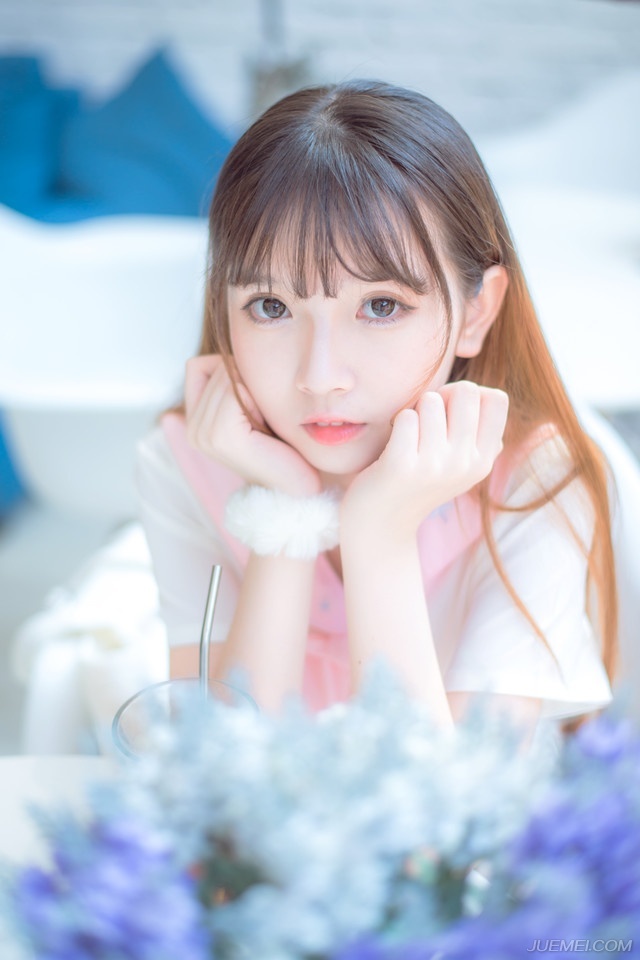 那段岁月，无论从何种角度读你，你都完美无缺，你所缺少的部分，也早已被我用想象的画笔填满。